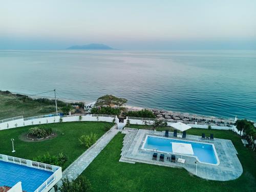 Grand Villa Maronia in Platanitis Maronia