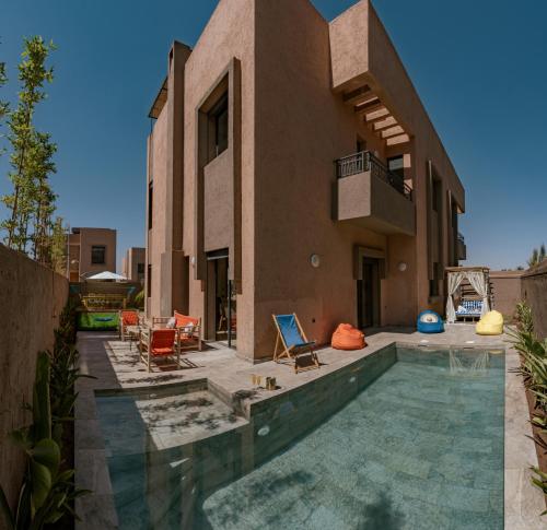 Villa Secret Oasis - 4 BR Rooftop, Pool&AC - Up to 10 guests