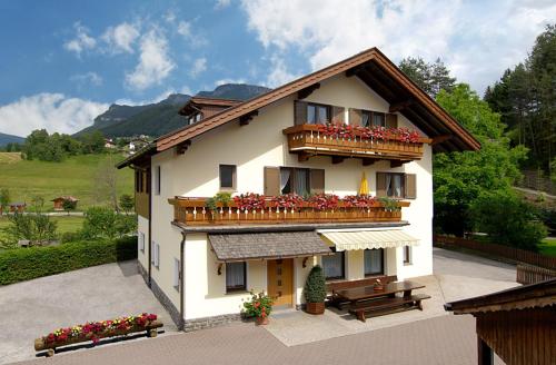 Residence Linde - Ferienwohnungen & Apartments, Castelrotto (fotografie 2)