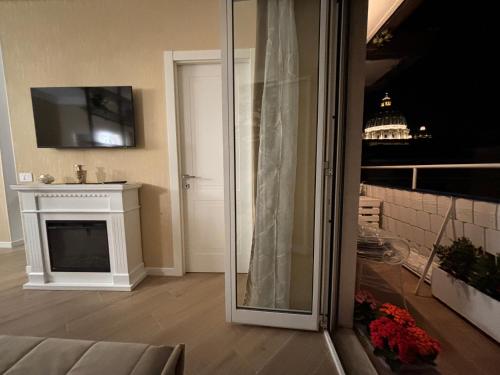 Saint Peter's Sunset View Luxury Apartment, Rome (photo 10)