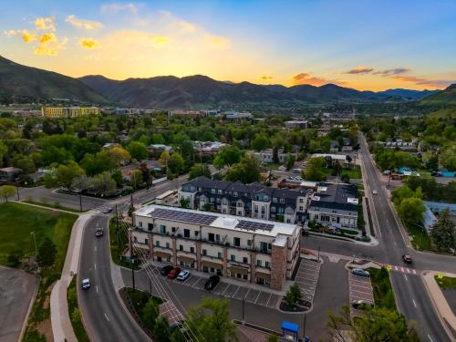 Unbeatable Location Golden Condo - Walk Everywhere in Golden, USA