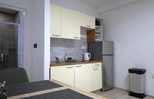 One-Bedroom Apartment image 6
