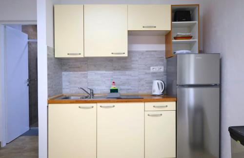 One-Bedroom Apartment image 5