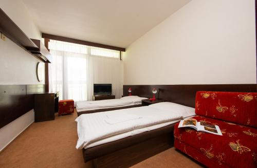 2 twin beds