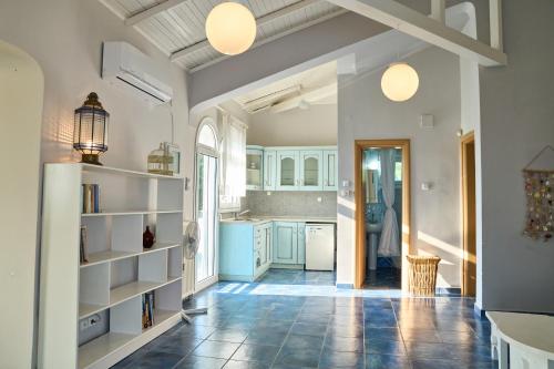 Grand Villa Maronia in Platanitis Maronia