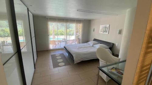 1 queen bed