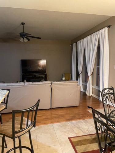 Bennu's Country Cottage near Nicholls State and local hospitals in 提柏道克斯 (LA)