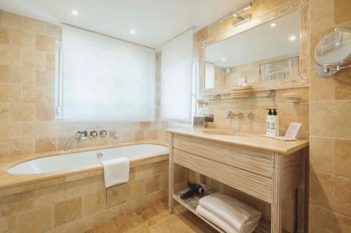 room detail thumbnail 2