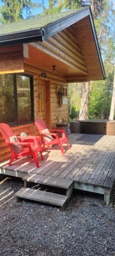 . Beautiful Cabin near Radium Hot Springs with private hot tub