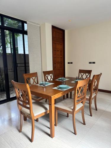 Central BKK Luxuxy Pool Villa 4BR, Bangkok (foto 7)