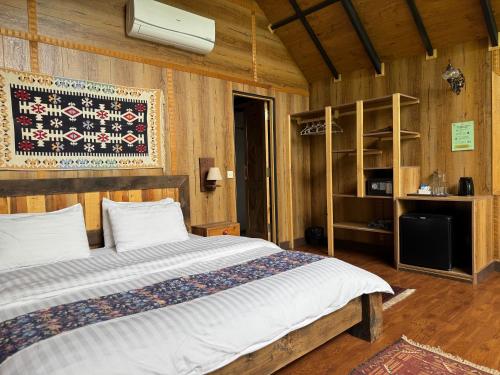 King Room with Mountain View room in The 2 Magpies Hunza