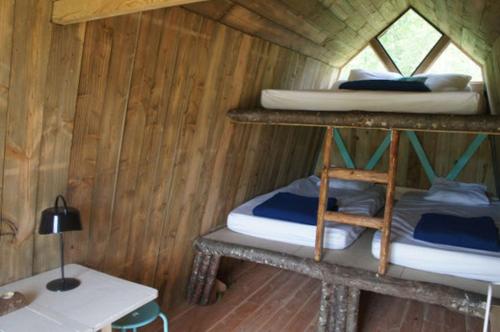 1 double bed, 2 twin beds