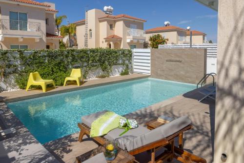 Villa with Private Pool image 10
