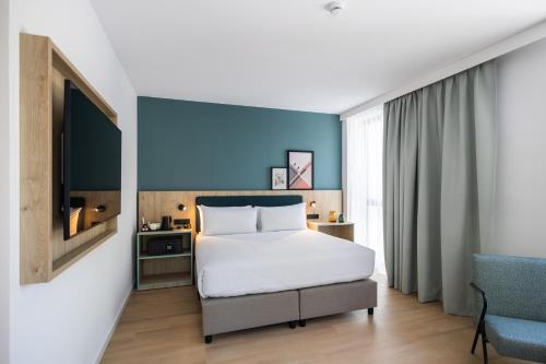 Spark by Hilton Madrid Alcala - image 2