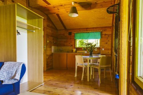 ห้องครัว, Surf Domki Habenda z sauną ogrodową (Surf Domki Habenda z sauna ogrodowa) in ซาร์บสค์