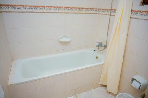 Double Room with Private Bathroom image 3