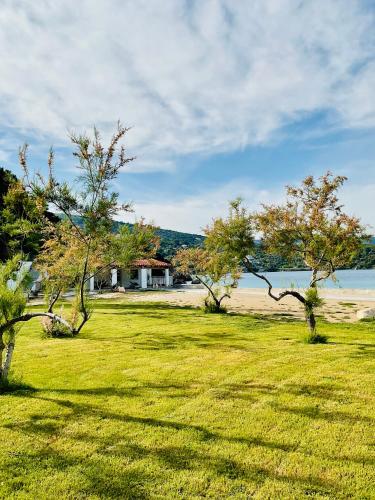 Romantic Stone Villa in Charavgi