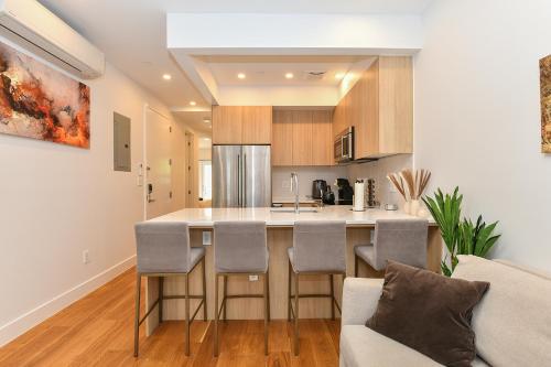 Boho Rustic Escape with Masssive Terrace in Midtown, New York (photo 3)