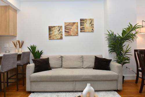 Boho Rustic Escape with Masssive Terrace in Midtown, New York (photo 5)