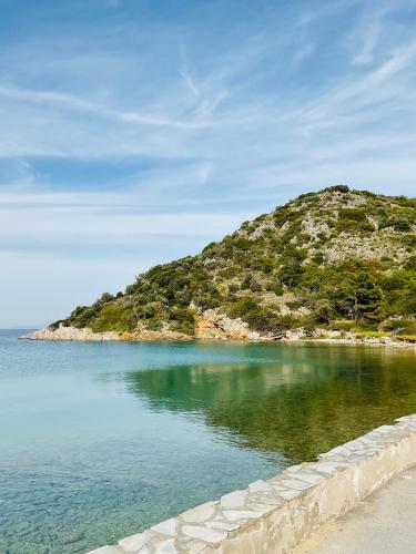 Romantic Stone Villa in Charavgi