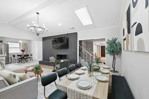 Spacious 5BR Getaway with Pool in Данканвилл