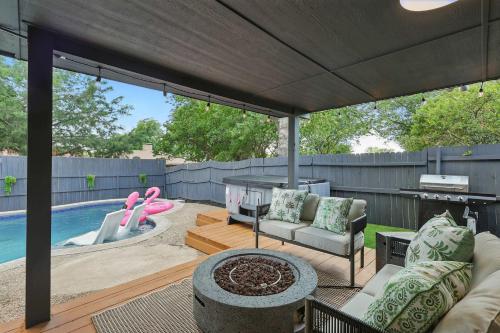 Spacious 5BR Getaway with Pool in Данканвилл