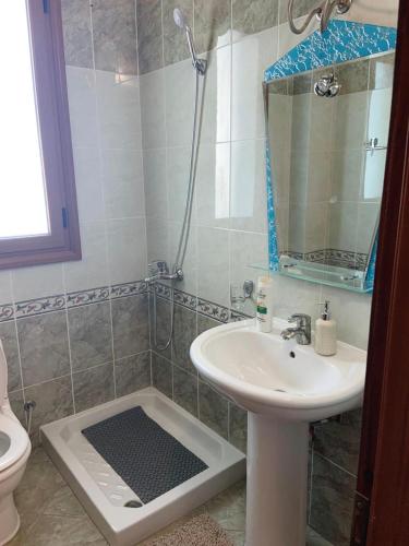 Family Comfort and Central Apartment in Vlora - image 5
