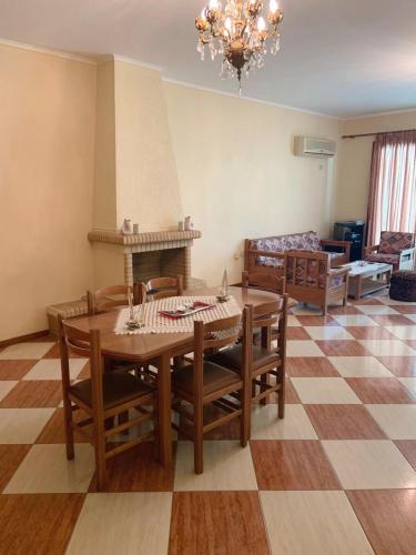 Family Comfort and Central Apartment in Vlora - image 2