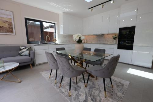 Luxury House for Families and Contractors, NamisSuites Serviced Apartment - Farnborough gîte à louer Farnborough Military