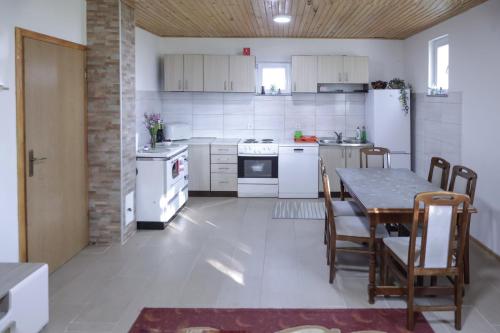 Čemerno Mountain House (Cemerno Mountain House) in Gacko