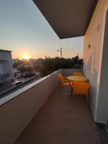 Triple Room with Garden View image 8