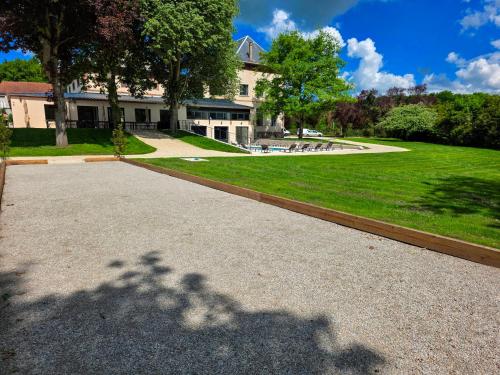 La mezzanine by Vindihouses in Épinac