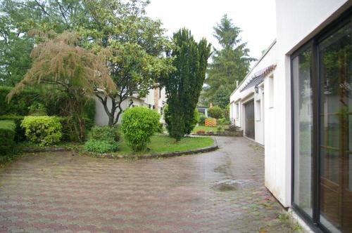 Kert, Juniper House in Vulaines-sur-Seine