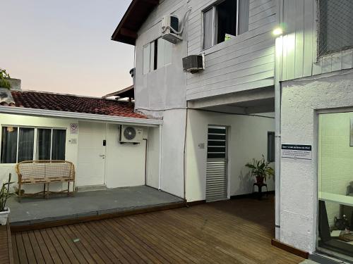 Brisa da Ilha - Estúdios ao lado do aeroporto (Brisa da Ilha - Estudios ao lado do aeroporto) near สนามบินนานาชาติเอร์ซิลิโอ ลูซ