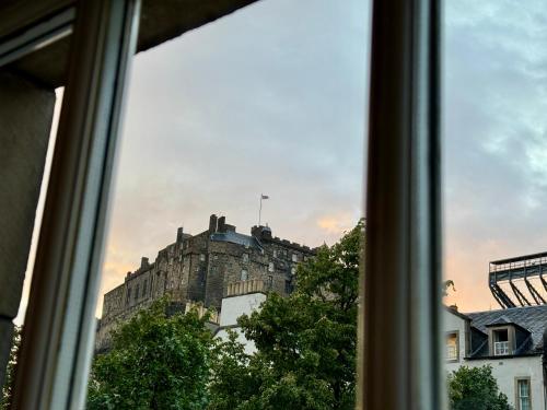 Stylish 2BR Grassmarket Flat with Castle Views & PS5, Edinburgh (Foto 6)
