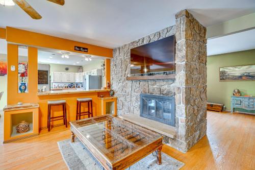 Breweries, Hiking Trails & Museums: Monument House in Woodmoor (CO)