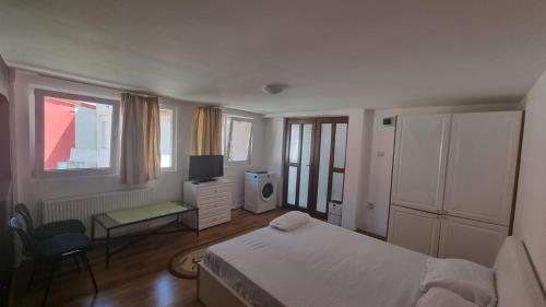 L 1 Studio Apartment in Km 5