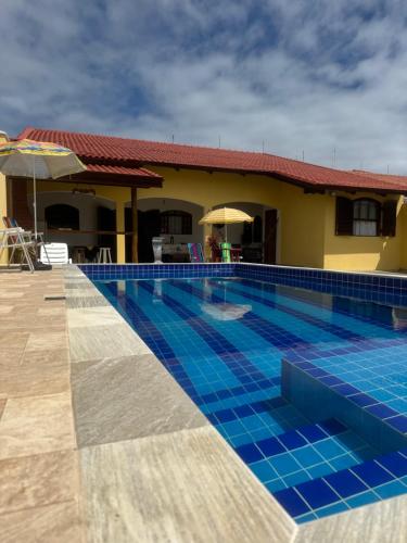 Casa Amarela com piscina in บัลเนียริโอตูปี