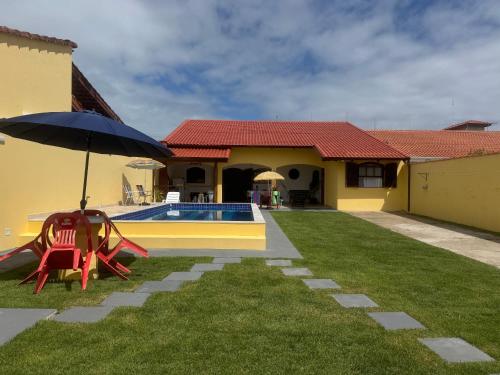 Casa Amarela com piscina in บัลเนียริโอตูปี
