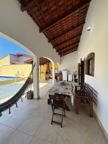 Casa Amarela com piscina in บัลเนียริโอตูปี