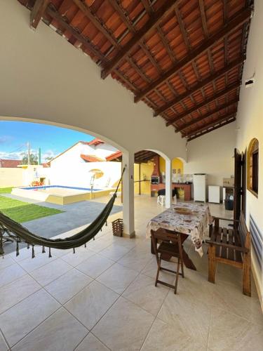Casa Amarela com piscina in บัลเนียริโอตูปี