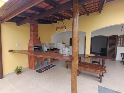 Casa Amarela com piscina in บัลเนียริโอตูปี