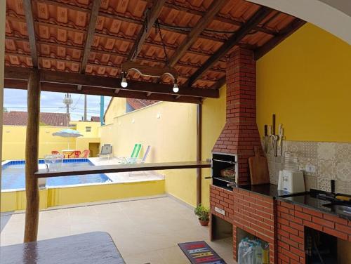Casa Amarela com piscina in บัลเนียริโอตูปี