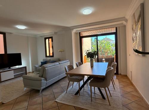 Elegant Suite Near Sea and Port Banus in ซาลาดิโย เบนามารา