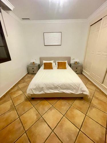 Elegant Suite Near Sea and Port Banus in ซาลาดิโย เบนามารา
