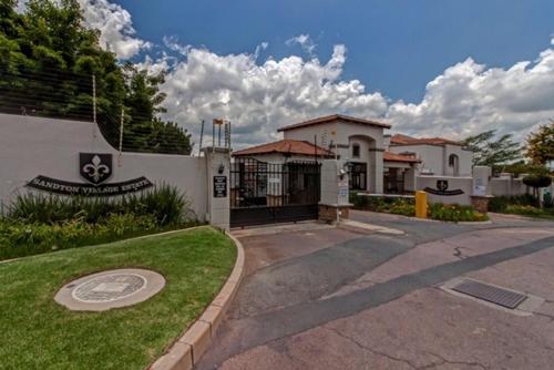 3 bed Cluster Home in Sandton