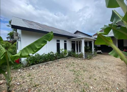 Stunning Family Friendly House Nearby Lampuuk Beach in Mon Ikeun