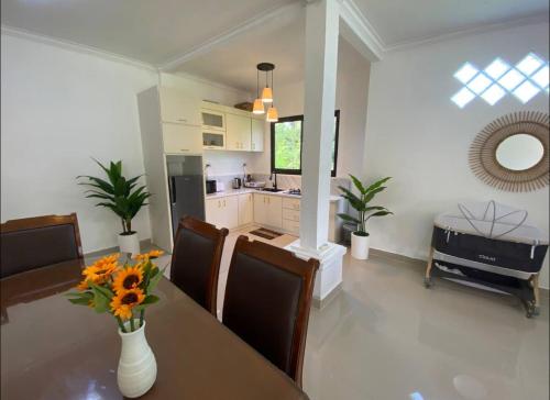 Stunning Family Friendly House Nearby Lampuuk Beach in Mon Ikeun