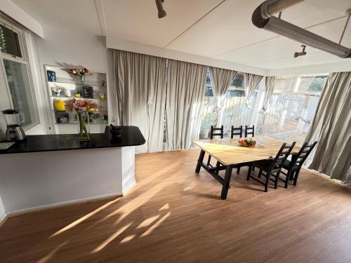 kew house in كيو