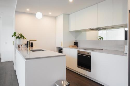 Konyha, Prime CBD central 3bedroom apartment in Majura